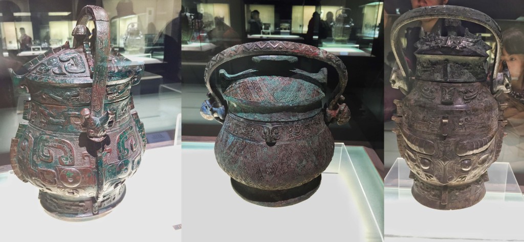 戉箙卣,商代晚期(公元前13世纪-前11世纪) 曲折雷纹卣,西周早期(公元前11世纪) 兽面纹卣,西周早期(公元前11世纪)