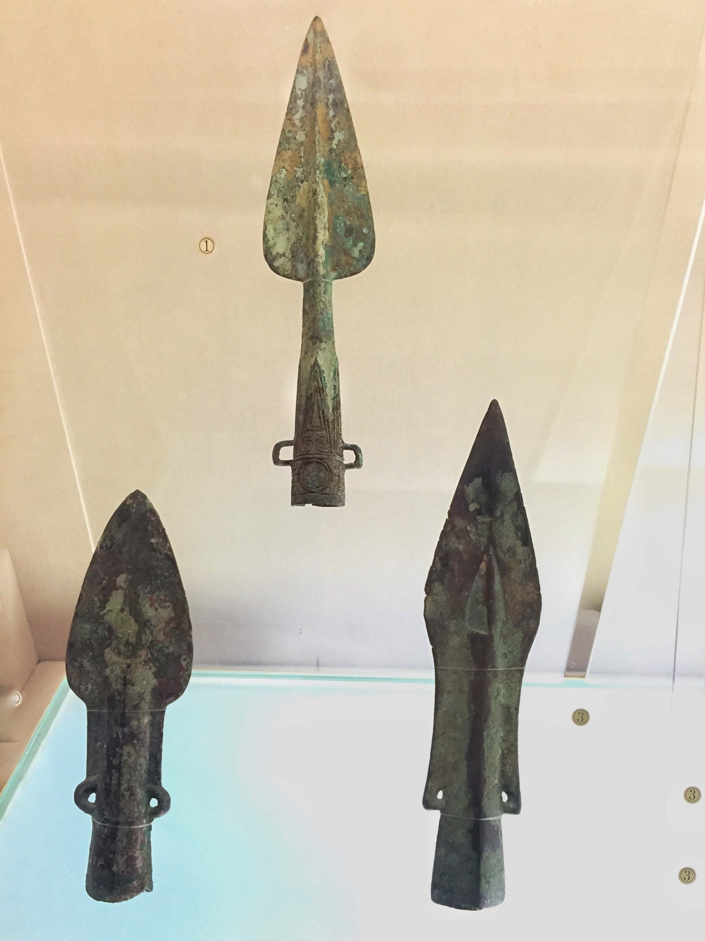 火纹矛,商代晚期(公元前13世纪-前11世纪) 矛,商代晚期(公元前13世纪-前11世纪) 矛,商代晚期(公元前13世纪-前11世纪)